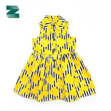 Ärmelloses, bedrucktes Kleid aus Baumwollgewebe mit Revers