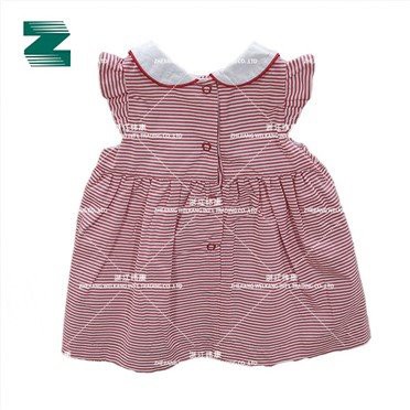 Kleid für Kinder mit Kontrastkragen aus garngefärbter Baumwollpopeline